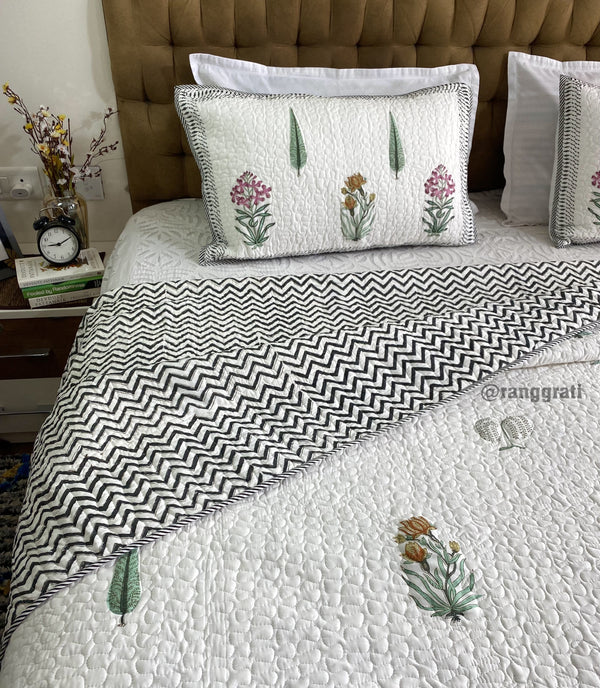 Black Border Ditsy Floral Quilted Bedcover Super King 108 X 108