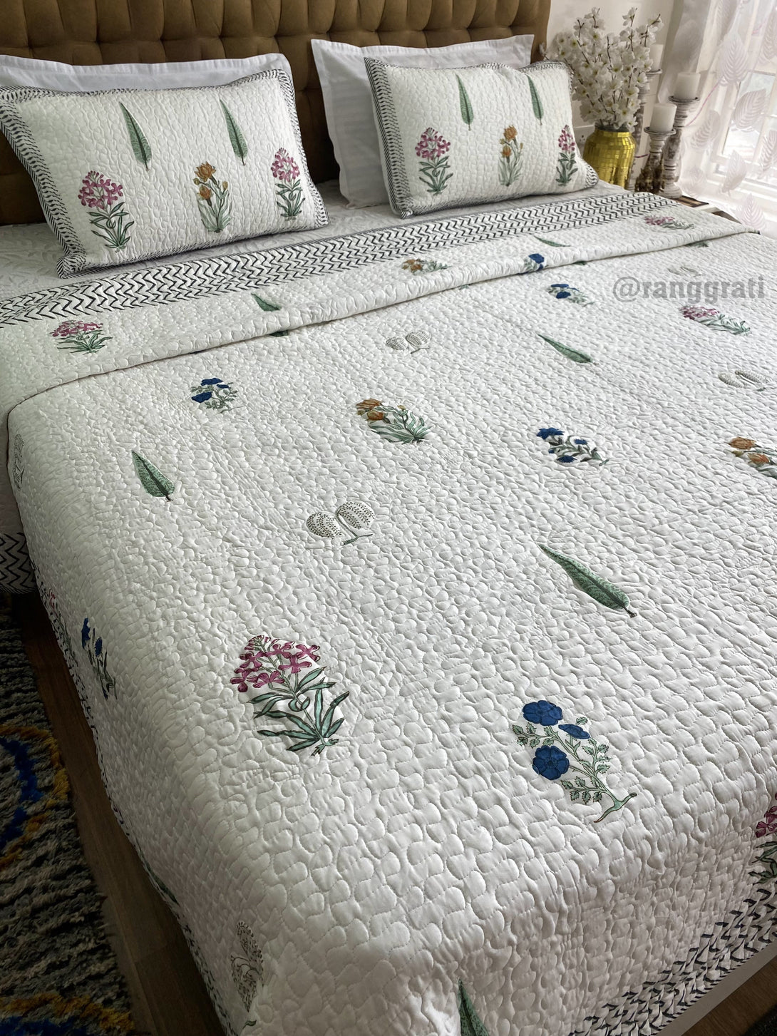 Pure Cotton Black Border Ditsy Floral Quilted Bedcover Super King 108 X 108