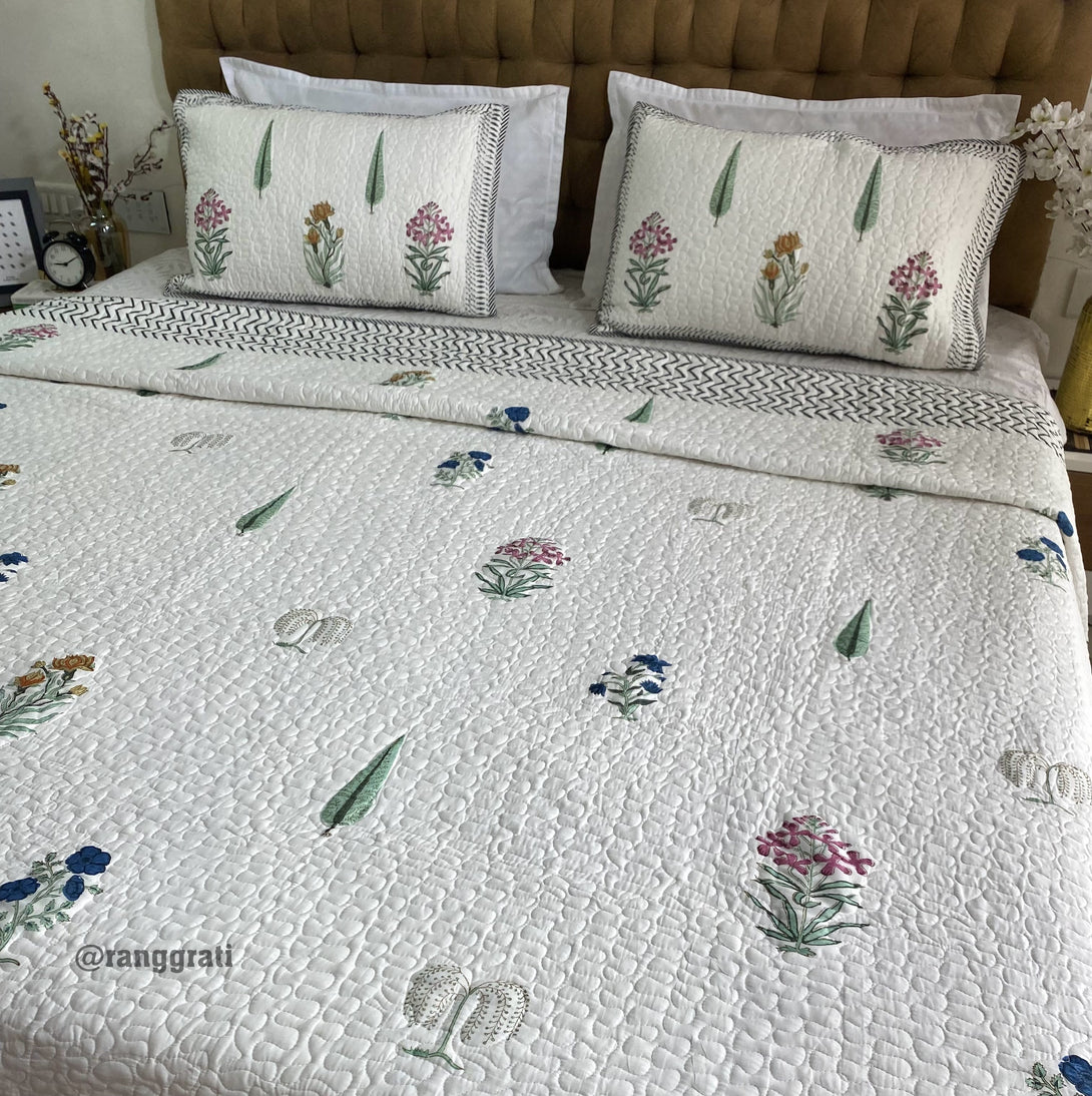 Black Border Ditsy Floral Quilted Bedcover Super King Cotton