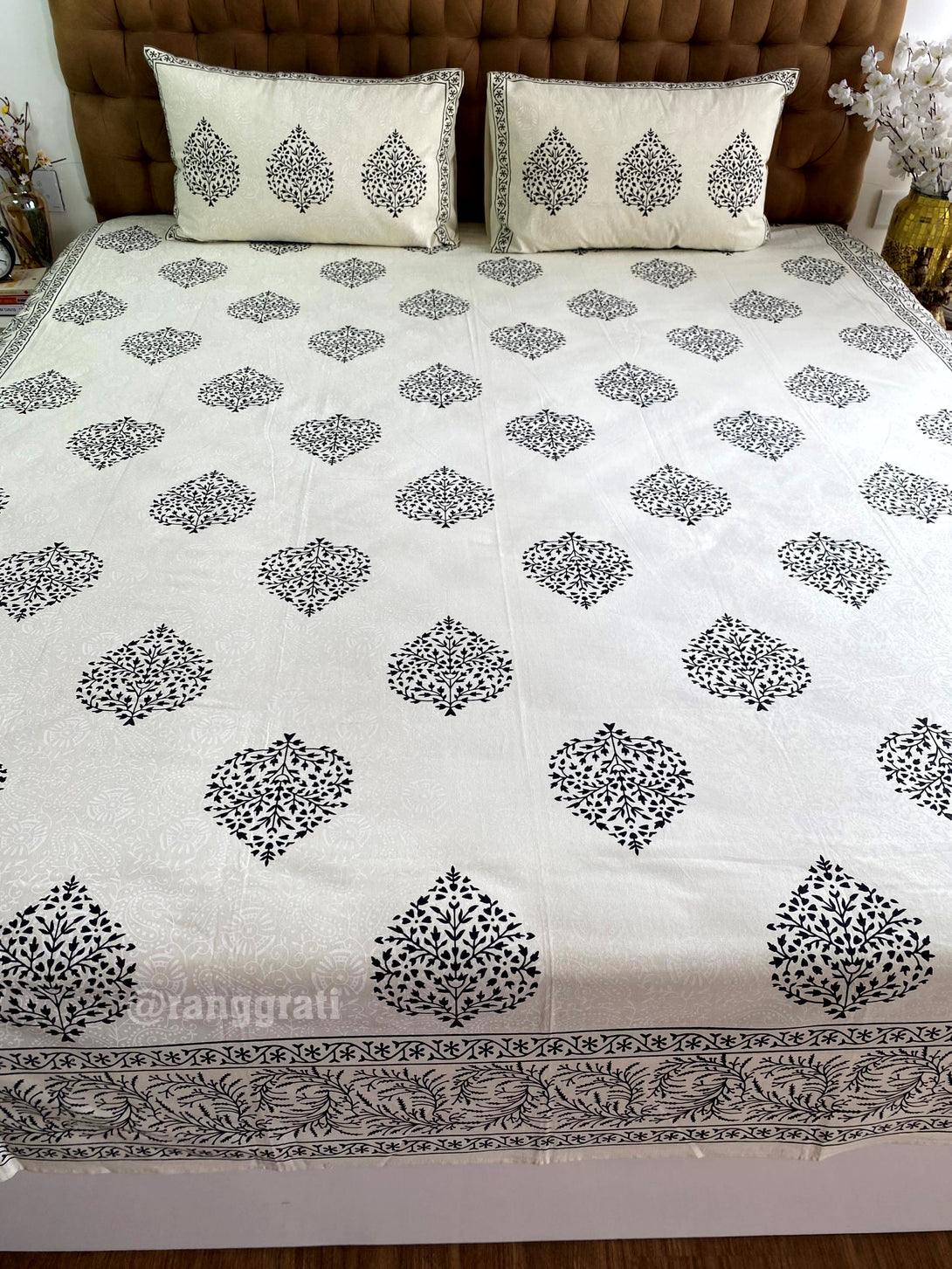 Jaipuri Cotton Black Paan Leaf Bedsheet King Size For Double Bed