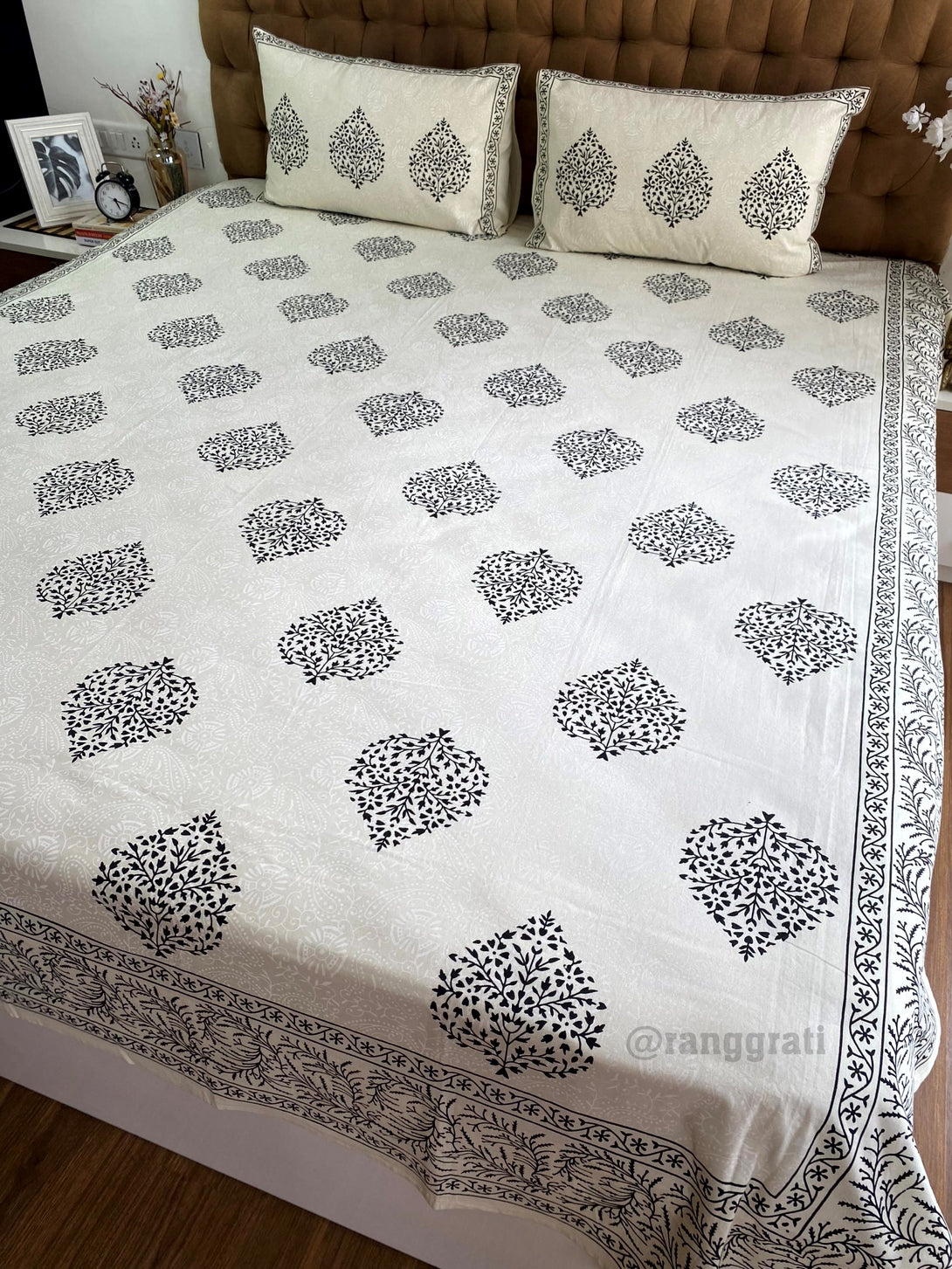 Jaipuri Cotton Black Paan Leaf Bedsheet For Double Bed King Size