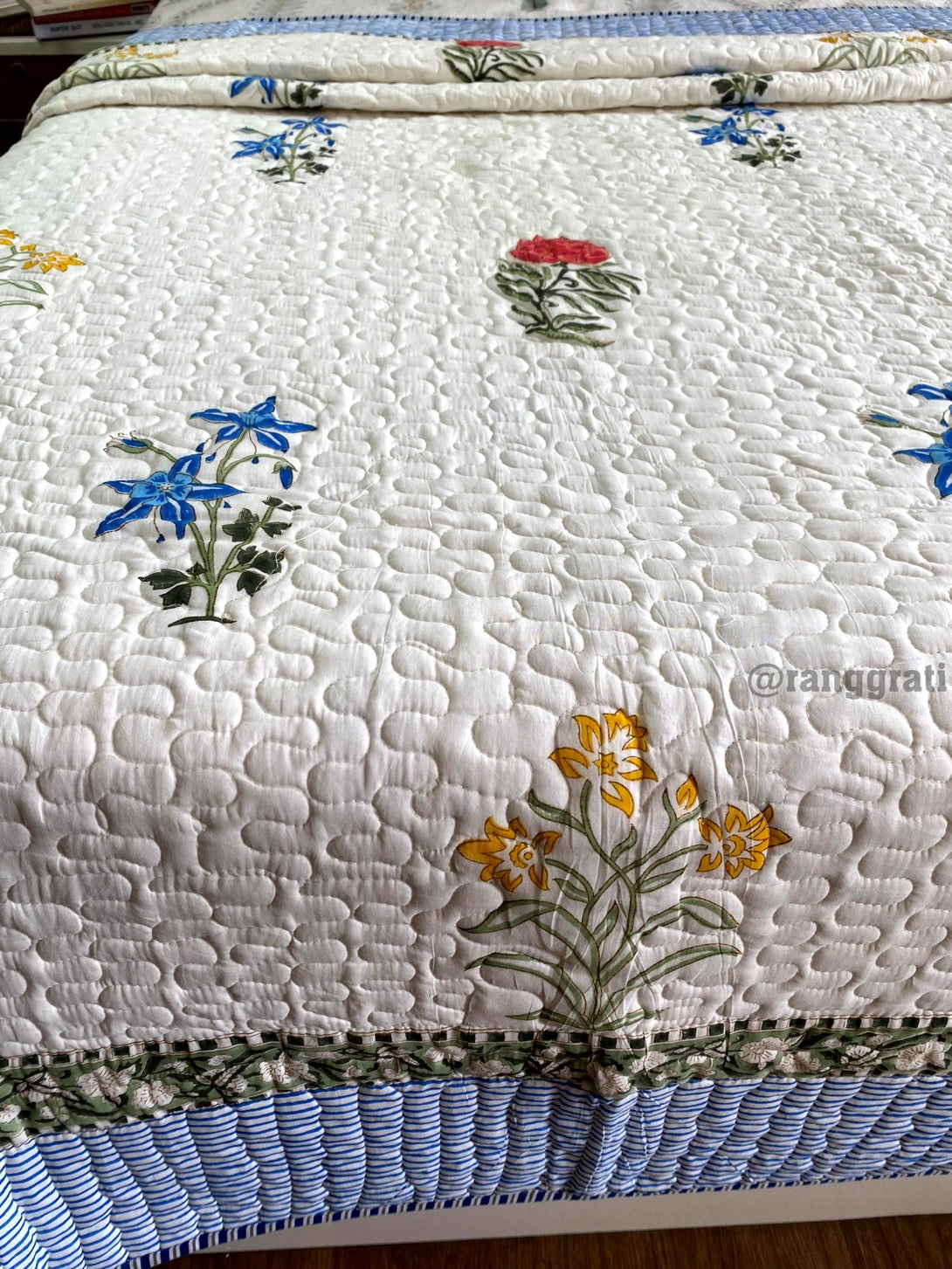 Blue Floral Cotton Jaipuri Quilted Bed Cover For Single Bed - Bedcover