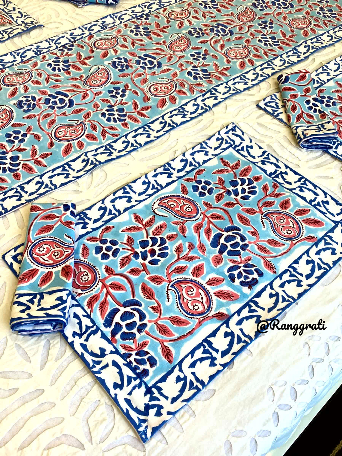 Blue pink paisley 6 table mat and runner