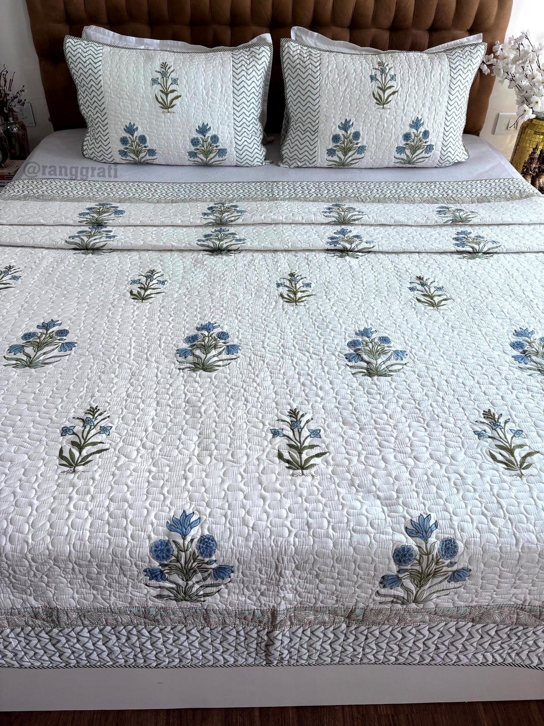 King Size Blue Zinnia Floral Mulmul Voile Quilted Bedcover 