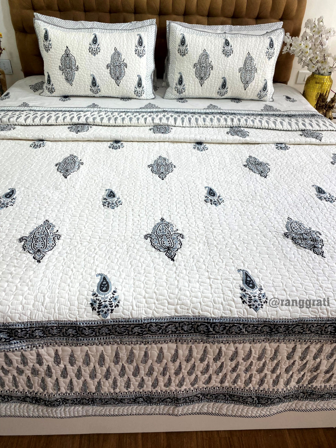Elegant Charcoal Paisley Bedsheet & Quilted Bedcover