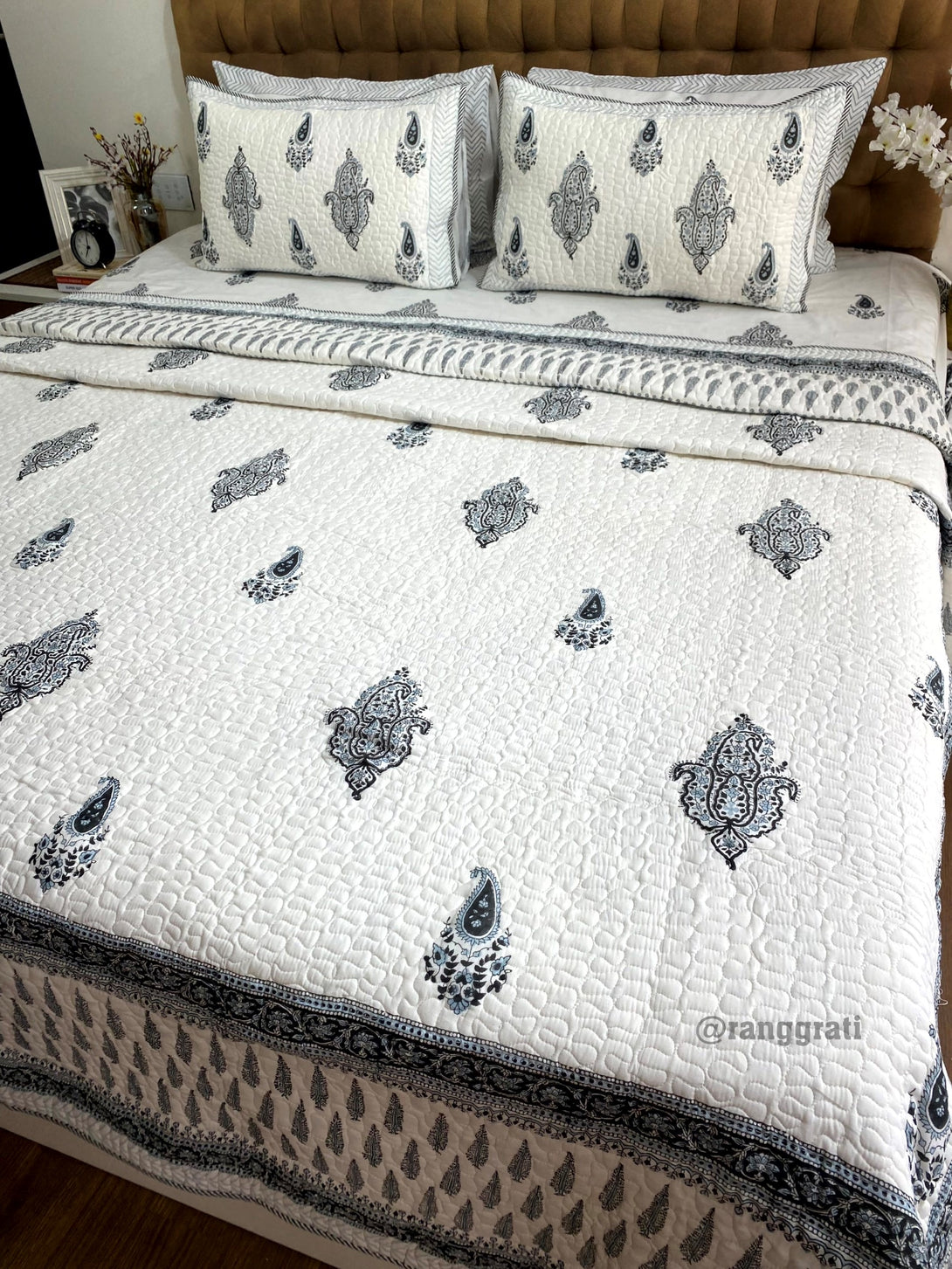 Premium Paisley Bedsheet & Quilt Set – Charcoal Grey