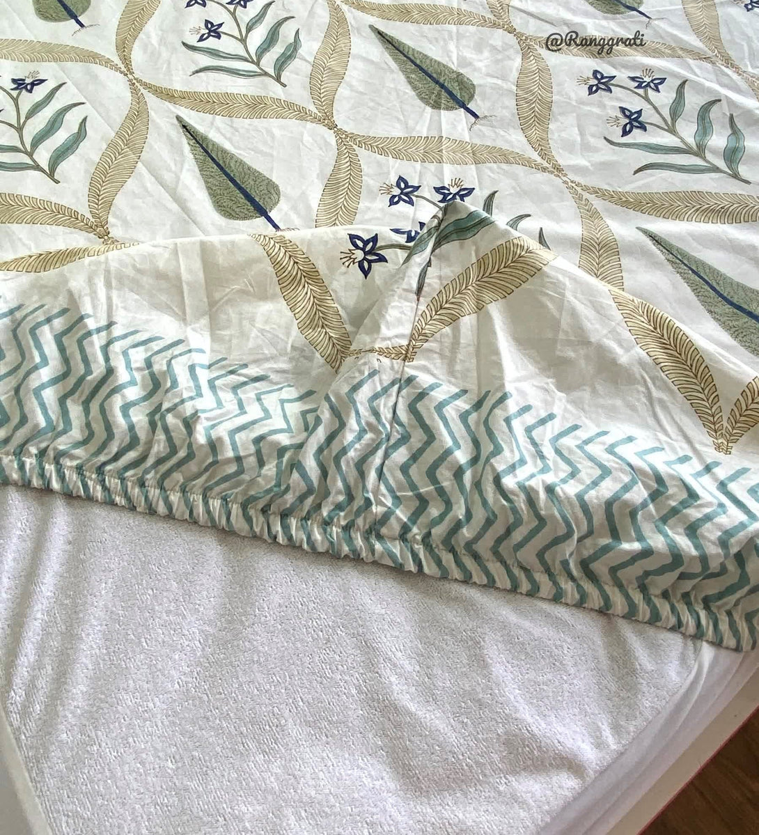 Green Jaal Pine Cotton Elastic Fitted Bedsheet King Size Hand Block - Bedsheet