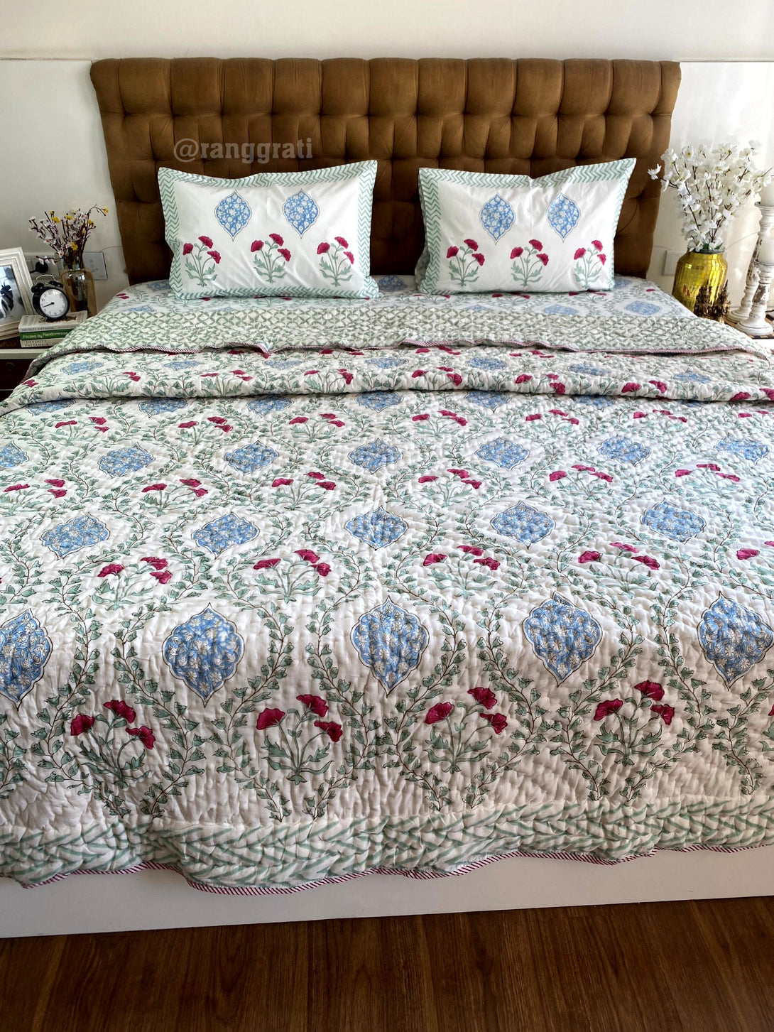Green Jaal Pink Floral King Size Bedsheet With Matching Razai / Quilt In Cotton - Bedding Set