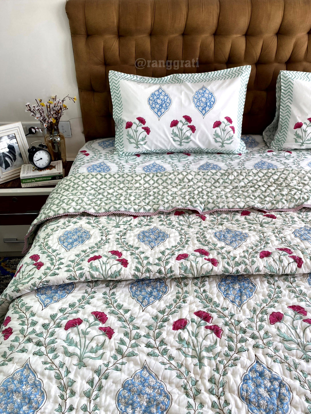 Green Jaal Pink Floral King Size Bedsheet With Matching Razai / Quilt In Cotton - Bedding Set