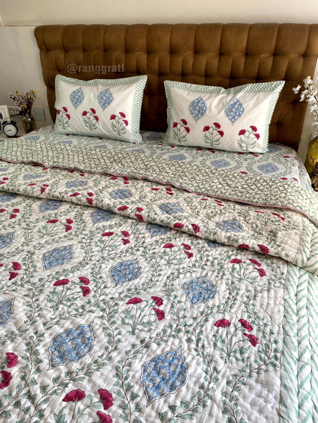 Green Jaal Pink Floral King Size Bedsheet With Matching Razai / Quilt In Cotton - Bedding Set