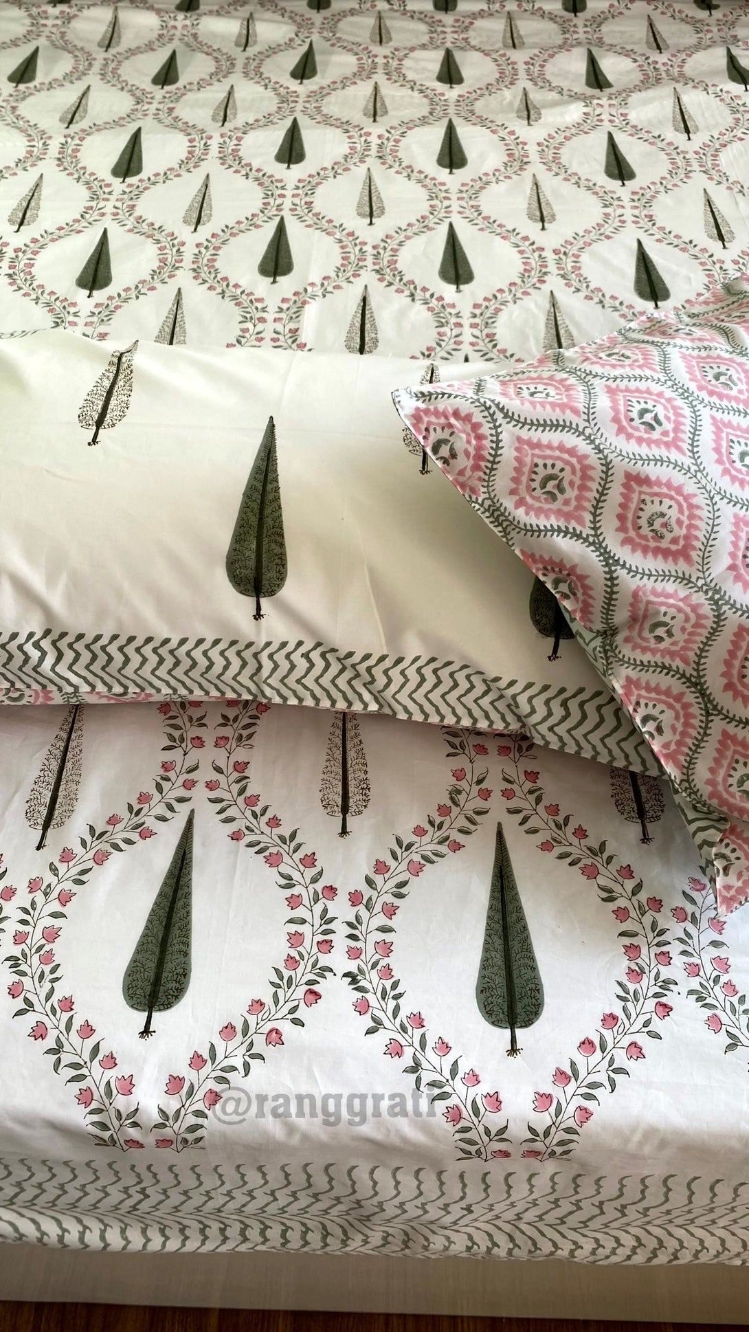Green Pine Jaal King Size Bedsheet With Matching Razai / Quilt In Cotton - Bedding Set