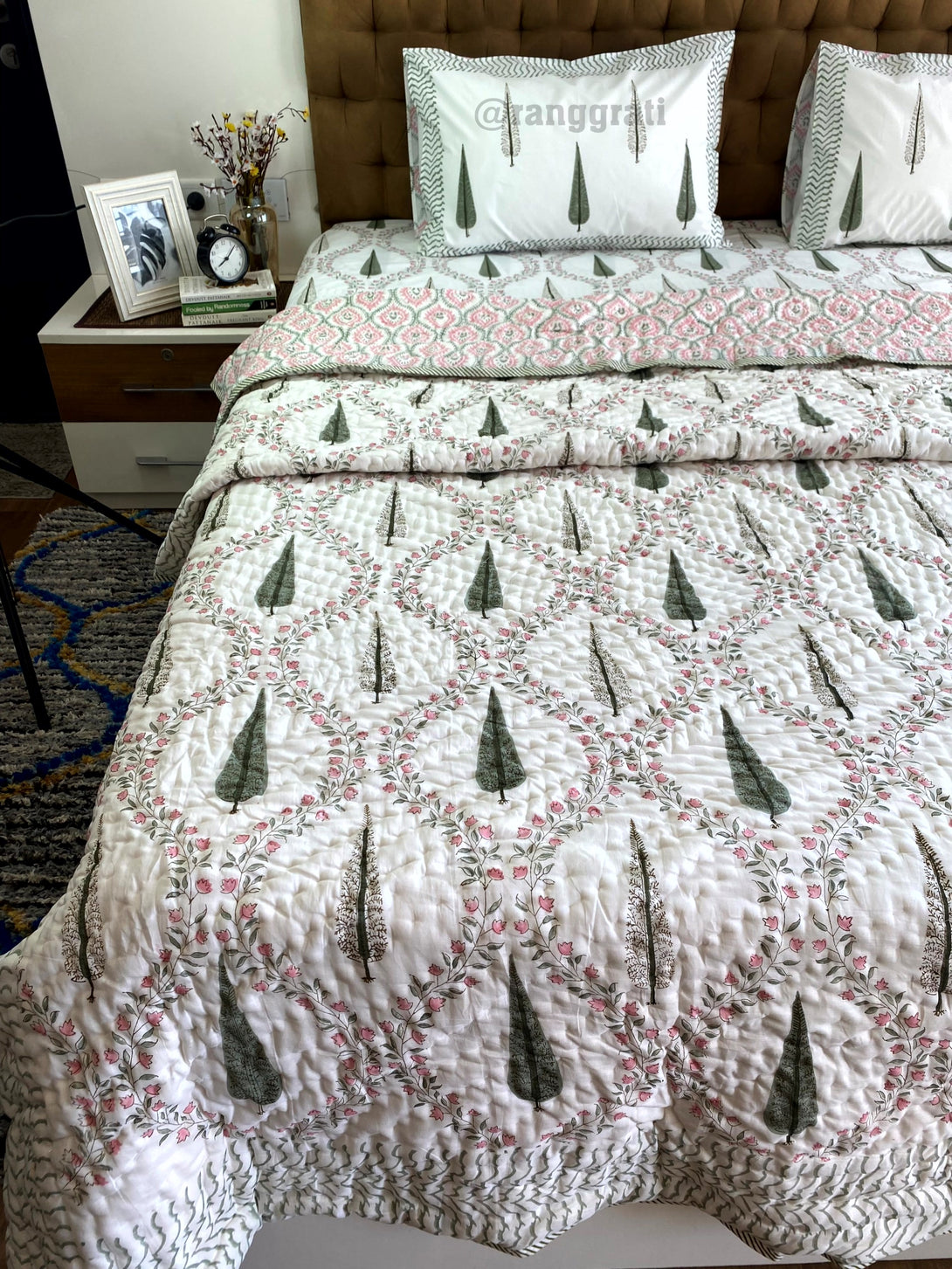 Green Pine Jaal Bedsheet With Matching Pure Cotton Razai / Quilt King Size