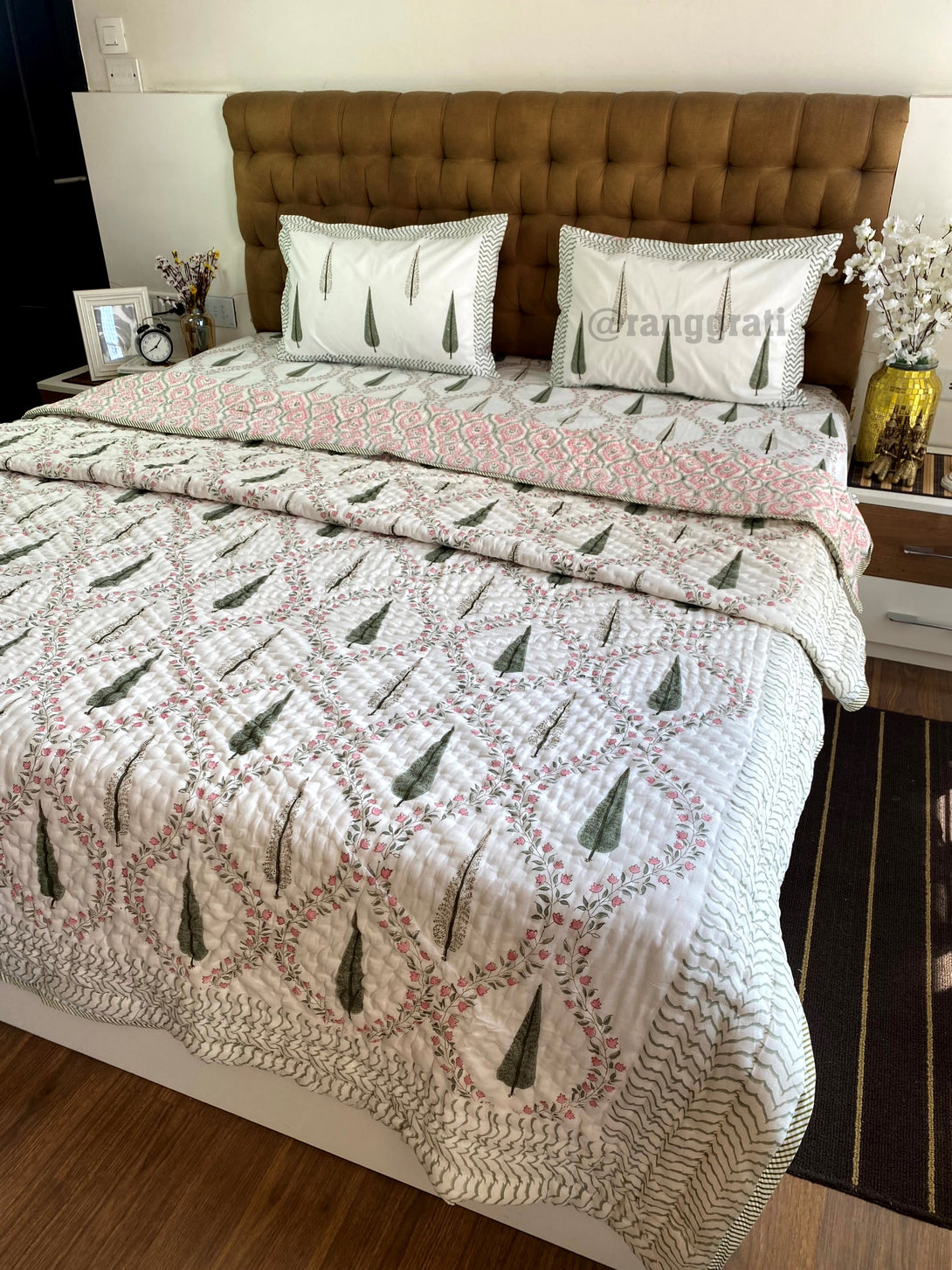 Pure Cotton Green Pine Jaal Bedsheet With Matching Razai / Quilt