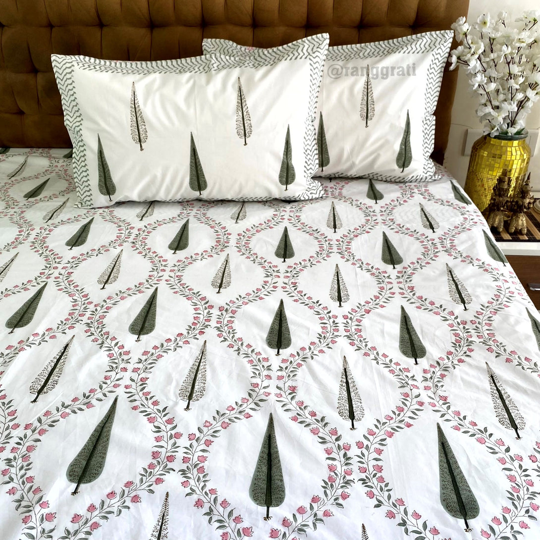 Green Pine Jaal Bedsheet With Matching Razai / Quilt In Pure Cotton