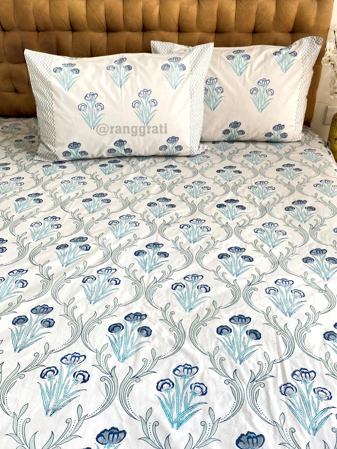Grey Base Blue Floral King Size Bedsheet With Matching Razai / Quilt In Cotton - Bedding Set