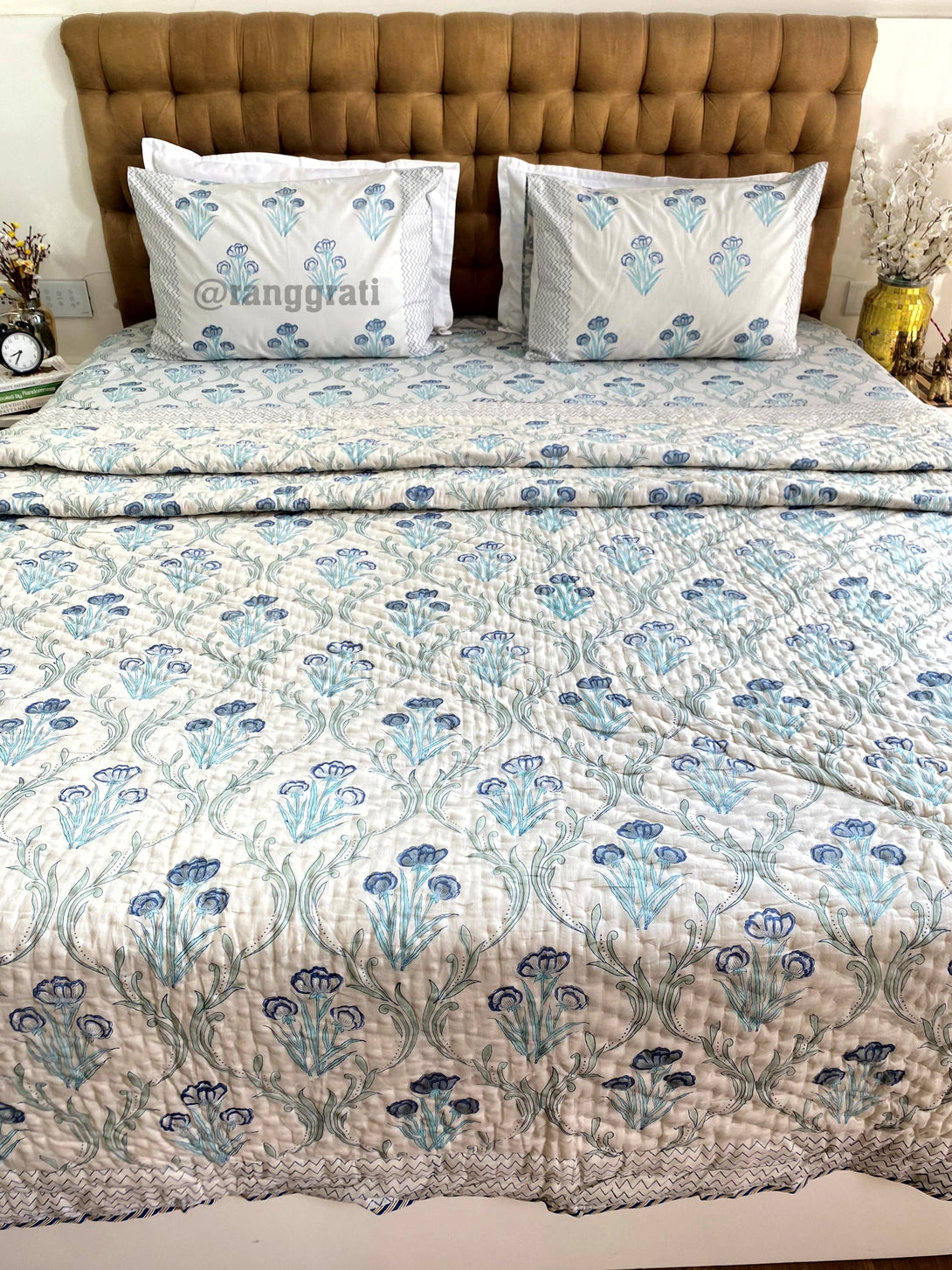 Grey Base Blue Floral King Size Bedsheet With Matching Razai / Quilt In Cotton - Bedding Set