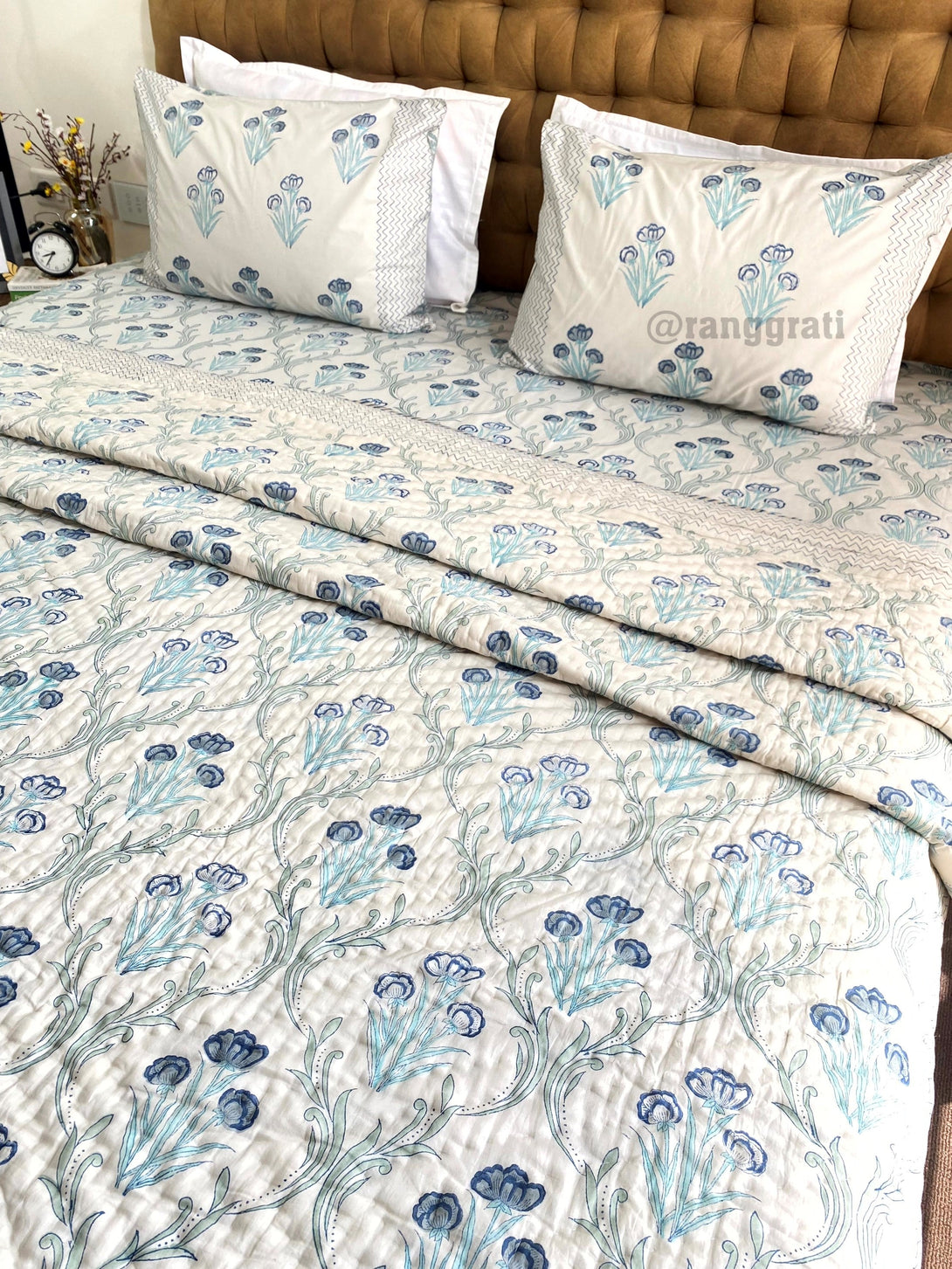 Grey Base Blue Floral King Size Bedsheet With Matching Razai / Quilt In Cotton - Bedding Set