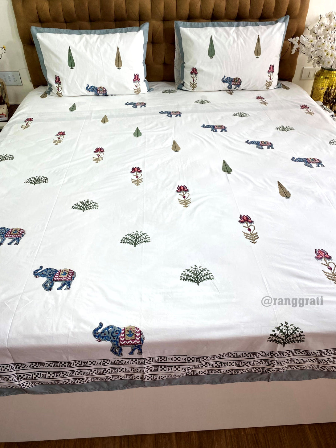 Pure Cotton Grey Elephants Super King Size 250 TC Bedsheet 
