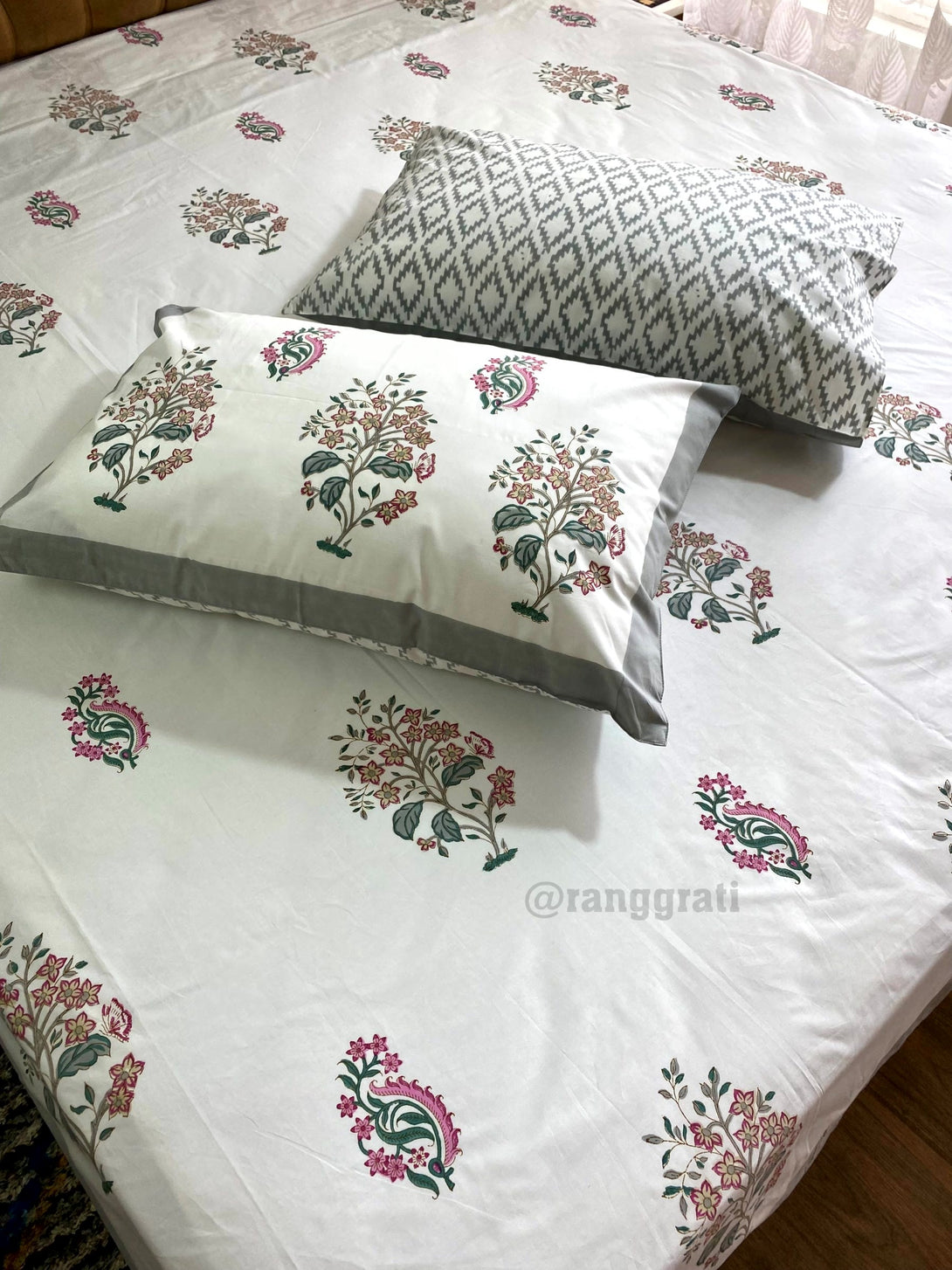 Grey Red Floral Super King Size 250 TC Bedsheet Cotton Hand Block With Pillow Case