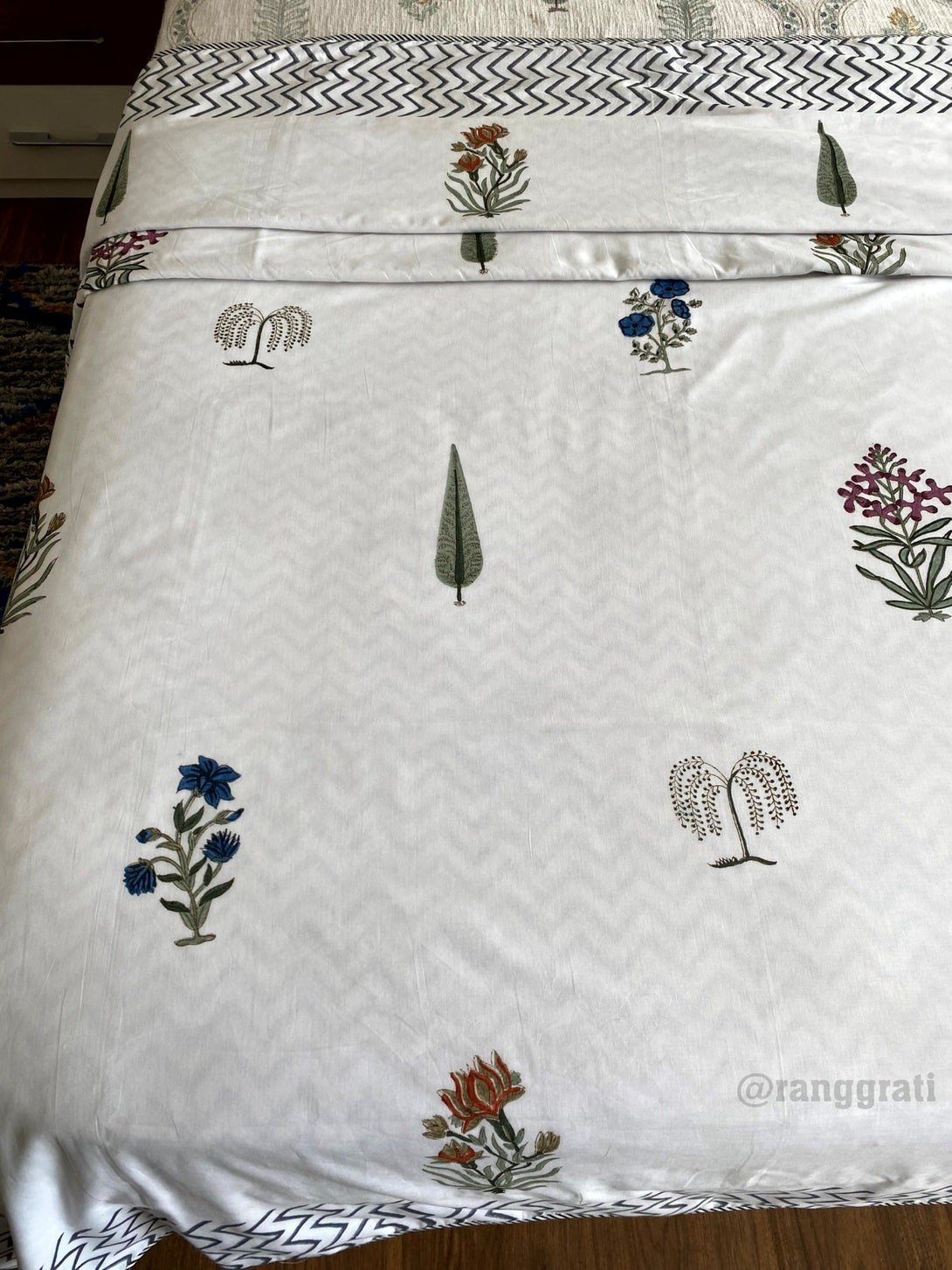 Greyish Floral Dohar For Single Bed In Mulmul Cotton Reversible - Dohar