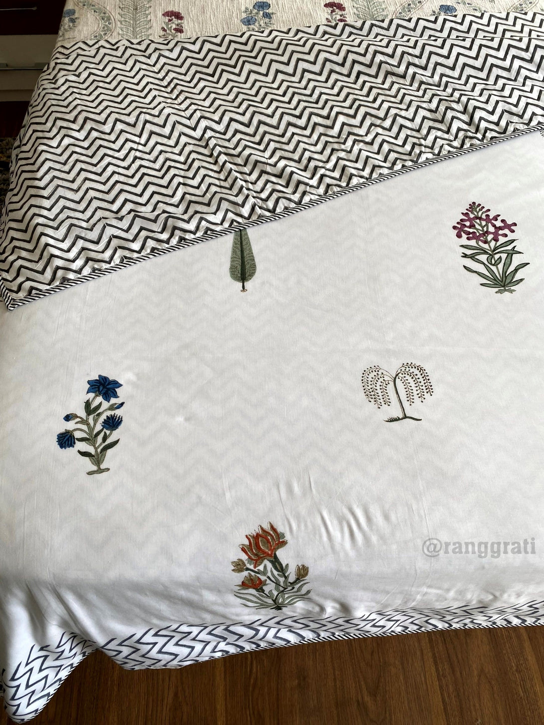 Greyish Floral Dohar For Single Bed In Mulmul Cotton Reversible - Dohar