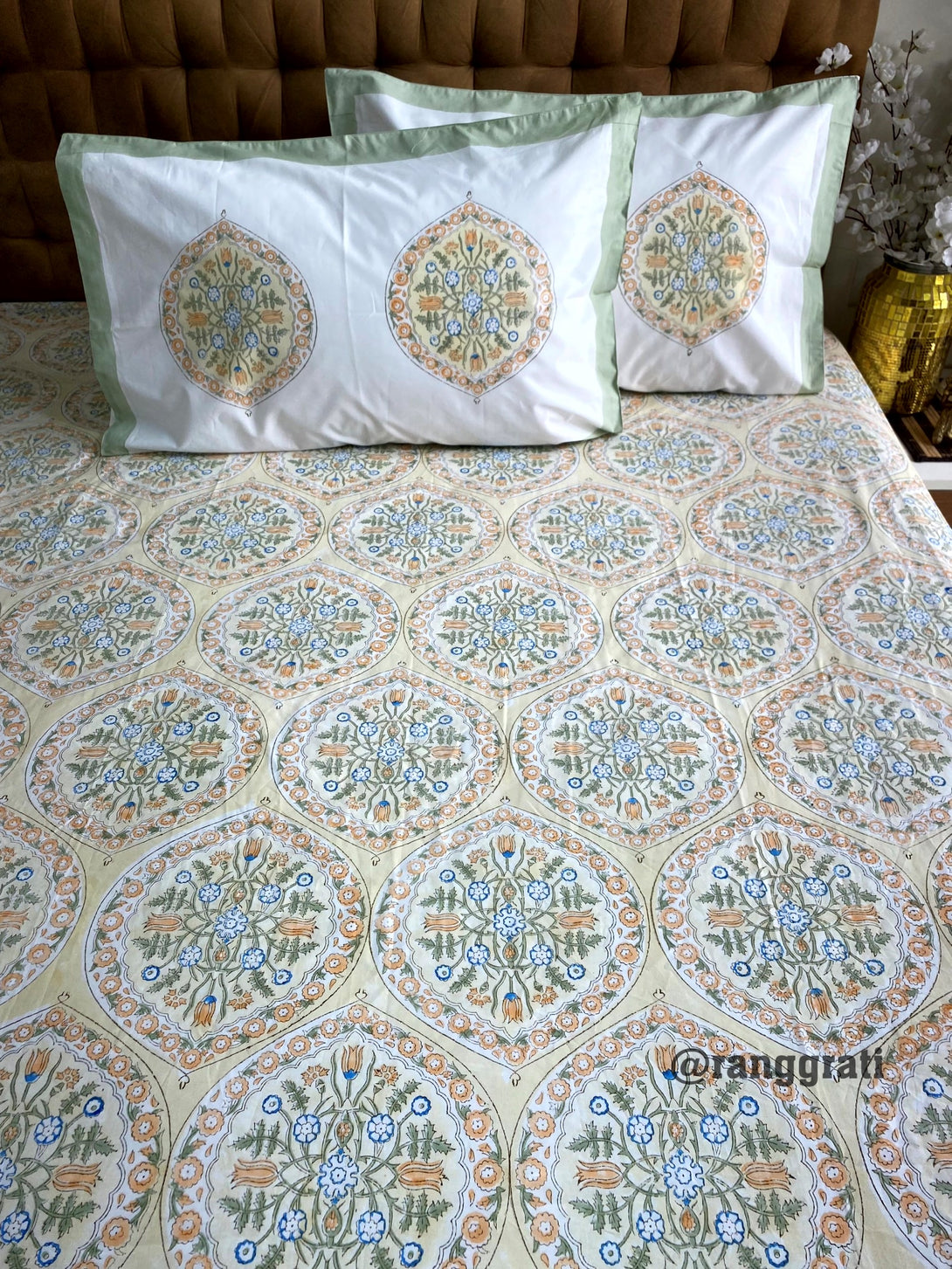 King Size Light Green Geometric Bedsheet With Matching Pure Cotton Razai 