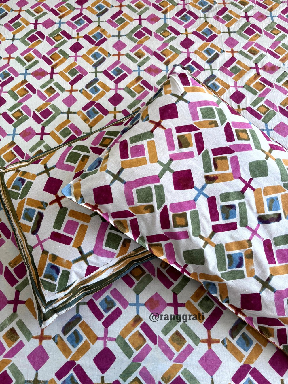 Pink Geometric Cotton Elastic Fitted Bedsheet King Size With Pillow Covers