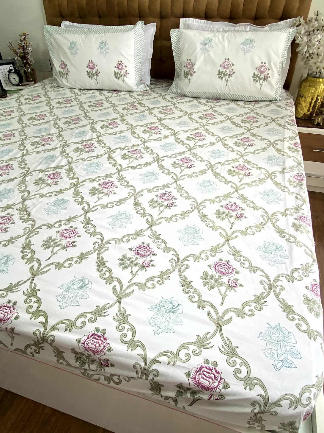 Pink Rose Cotton 250 TC Elastic Fitted Bedsheet King Size - Bedsheet