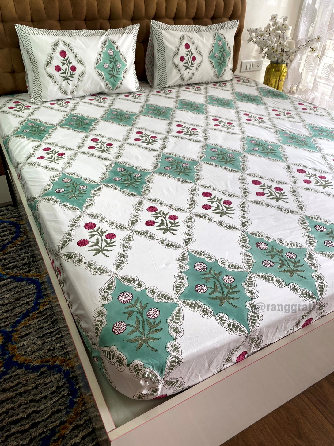 Charming Red Floral Bedsheet Set with Quilted Cover