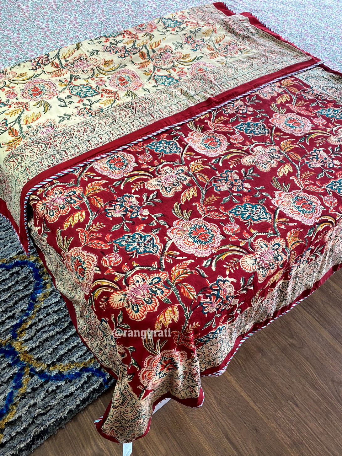 Single bed dohar in mulmul cotton with red floral print – reversible
