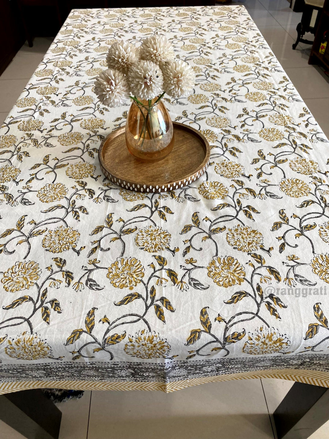 6 seater Tablecloth with floral pattern on a table