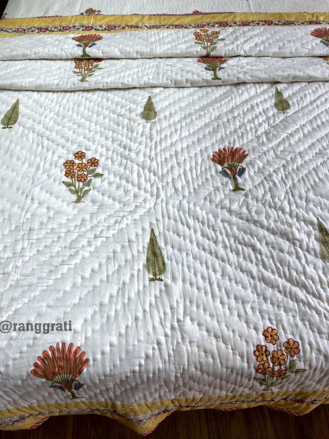 Yellow Border Pansy Floral Single Bed Jaipuri Razai / Quilt Cotton