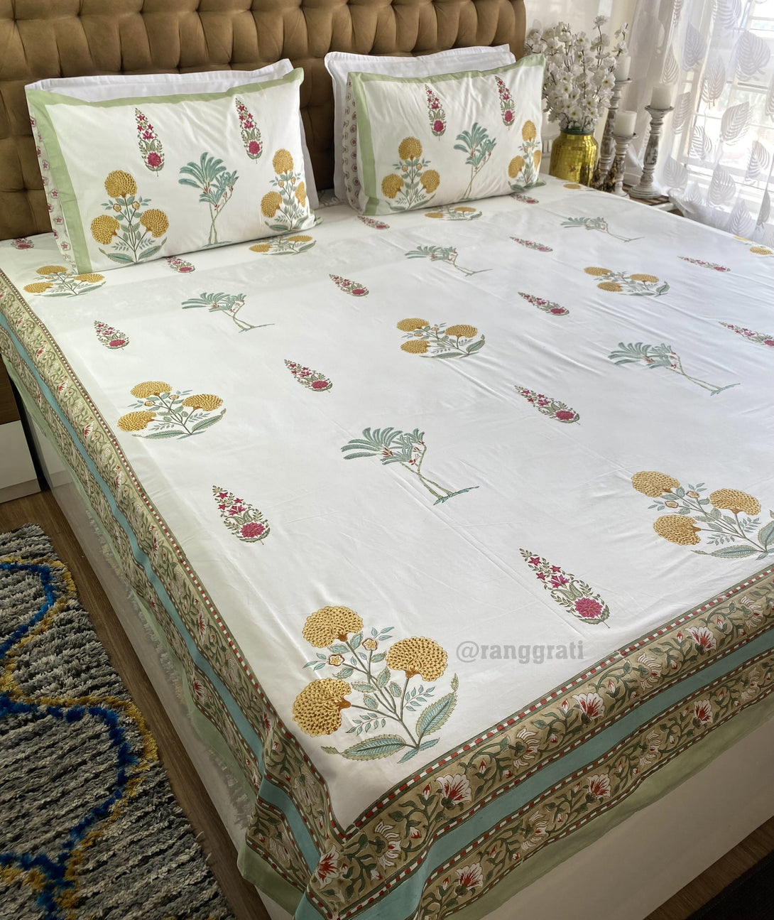 Charming Yellow Dahlia Bedsheet with Reversible Quilted Bedcover