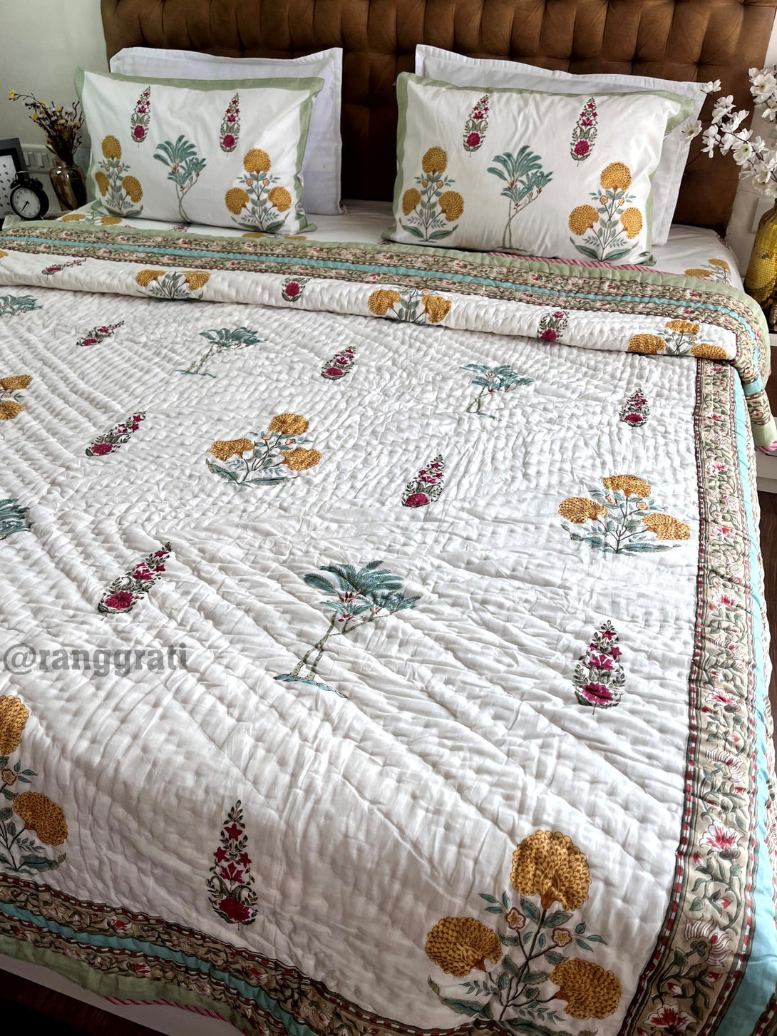 Yellow Red Floral King Size Bedsheet With Matching Razai / Quilt In Cotton - Bedding Set